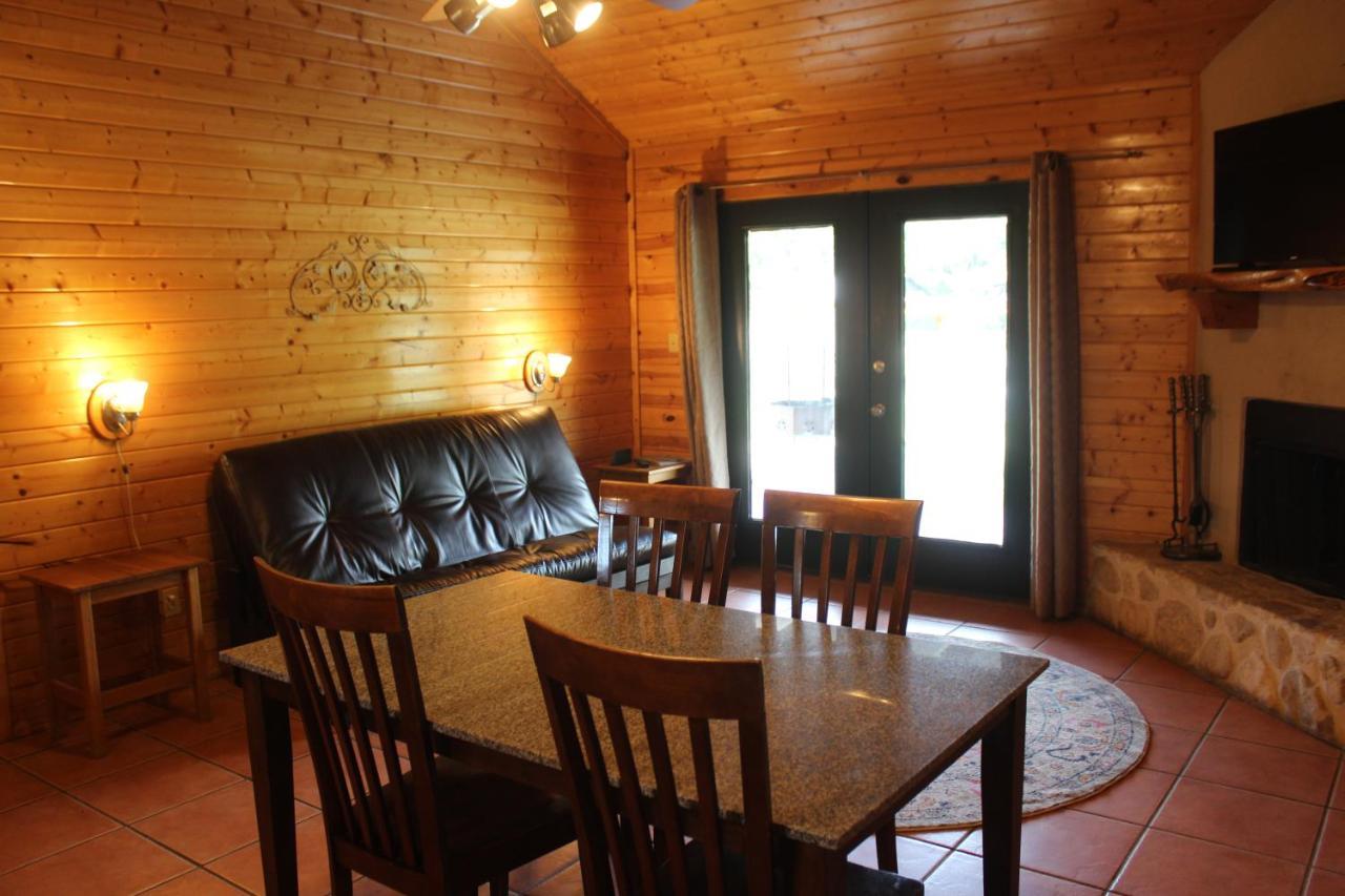 The Springs Retreat Leakey