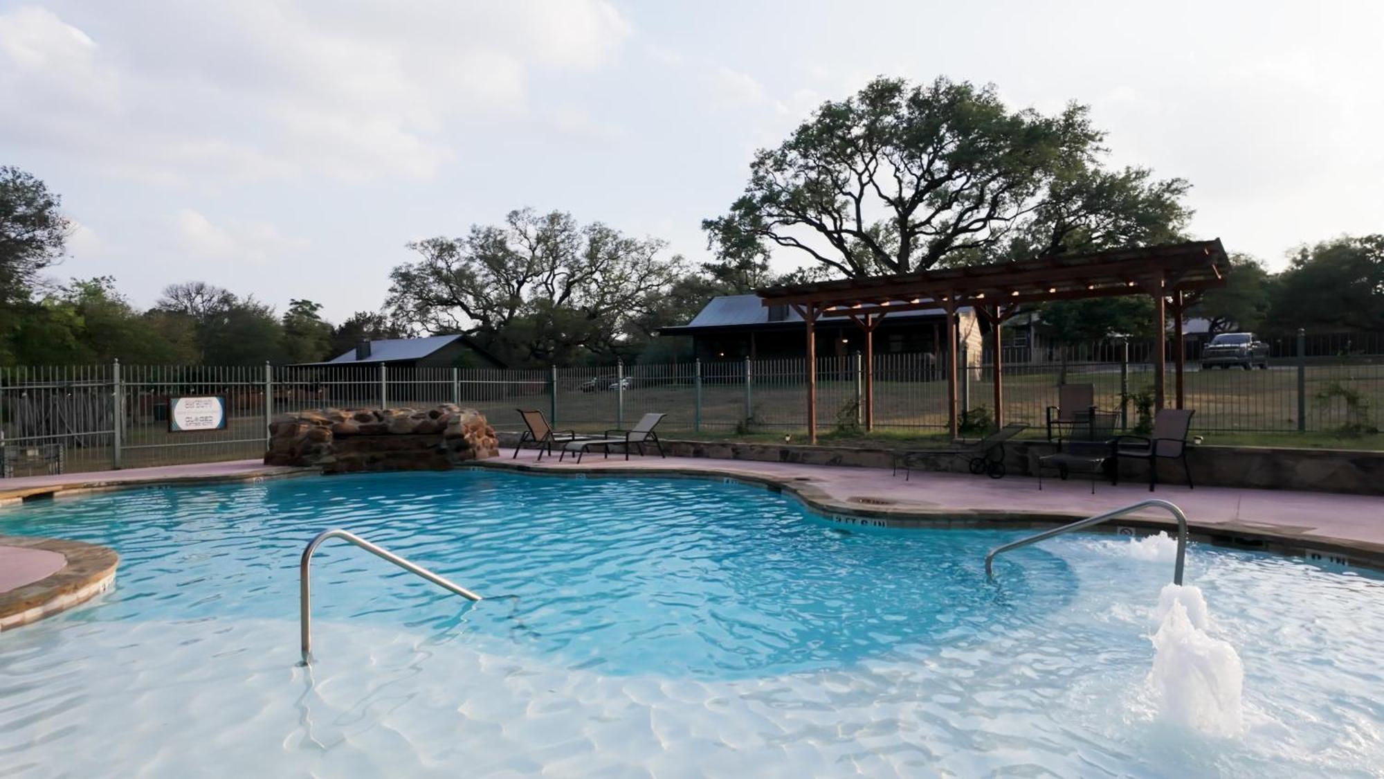 The Springs Retreat Leakey